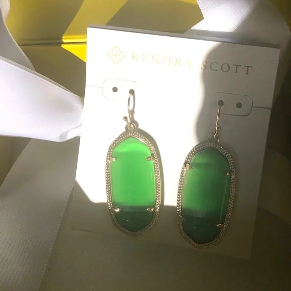 NWOT Kendra Scott RARE & Retired Elle Earrings Peridot & Yellow Gold Very HTF! - Picture 6 of 8